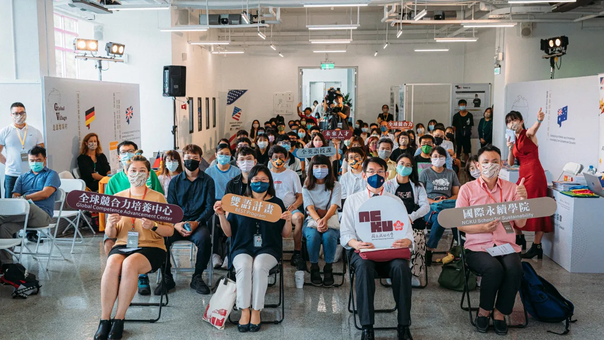 國立成功大學國際處執行秘書黃子瑜(左起)、國立成功大學生科產業系副教授郭瑋君、國立成功大學主任秘書呂佩融、國立成功大學副教務長蔡群立。(圖/成功大學提供)