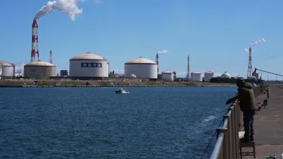 歐盟不再推北極禁採油氣代表化石燃料翻身日來臨嗎?圖為日本東京近郊的鹿島煉油廠。(資料照片,美聯社)