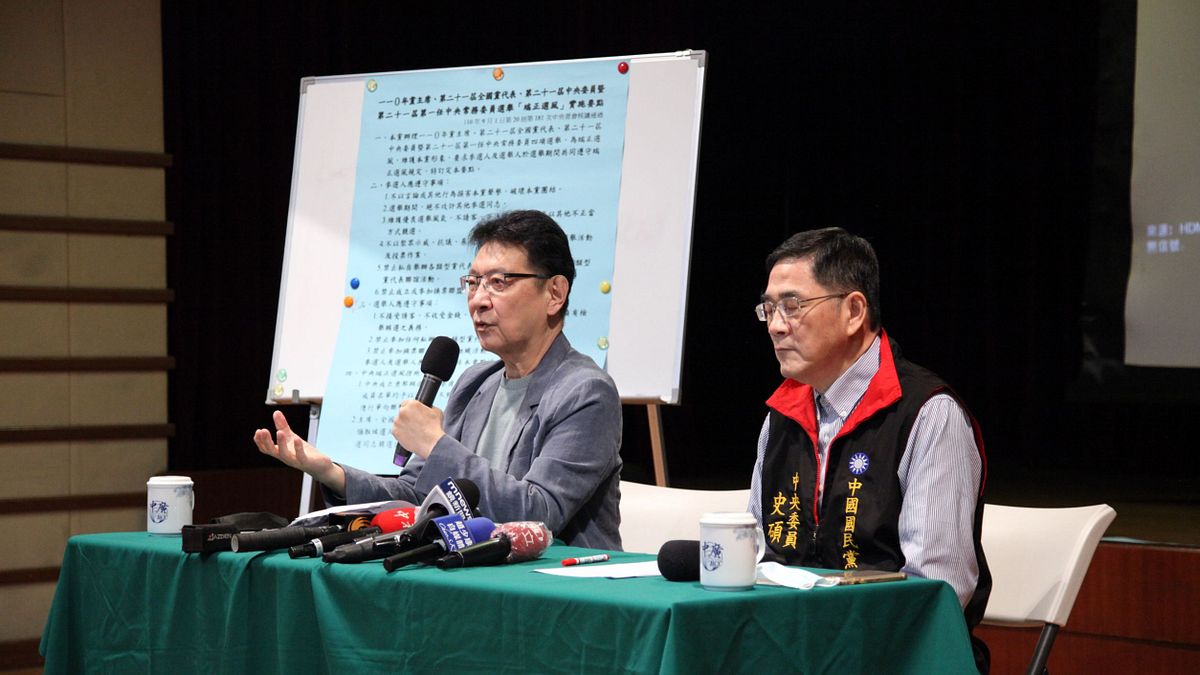 中廣董事長趙少康(左起)、國民黨中央委員史碩仁11日上午召開記者會,批評國內黨內選中常委弊端叢生。(趙少康辦公室提供) 中廣董事長趙少康(左起)、國民黨中央委員史碩仁11日上午召開記者會,批評國內黨內選中常委弊端叢生。(趙少康辦公室提供)