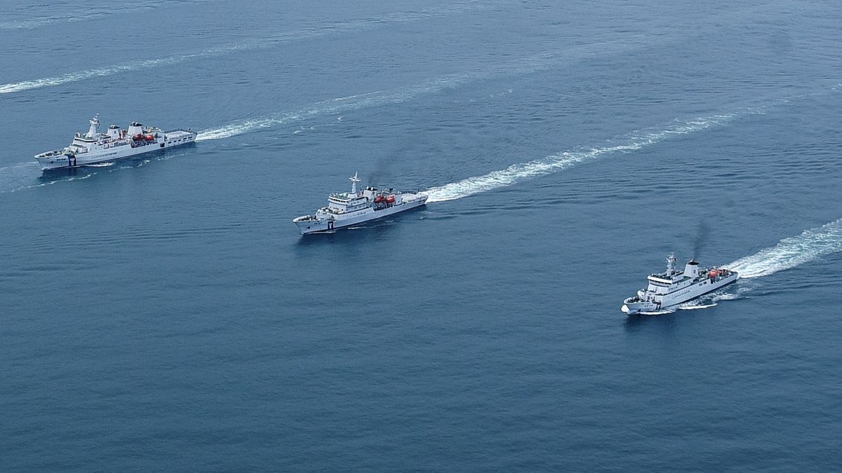 海巡署於今(24)日發新聞稿表示,年假期間為了維護漁民的安全,將派遣1艘3000噸級軍艦和2 艘1000噸級軍艦,前往台灣南部海域地區,保護漁民安全。 (由海巡署提供) 海巡署於今(24)日發新聞稿表示,年假期間為了維護漁民的安全,將派遣1艘3000噸級軍艦和2 艘1000噸級軍艦,前往台灣南部海域地區,保護漁民安全。 (由海巡署提供)