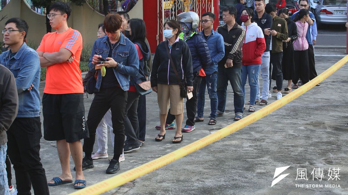 台灣民意基金會調查台灣人的政黨認同,結果發現,大選過後,藍綠基本盤的差距已達到25個百分點。圖為2020大選時的投票人潮。(資料照,柯承惠攝) 台灣民意基金會調查台灣人的政黨認同,結果發現,大選過後,藍綠基本盤的差距已達到25個百分點。圖為2020大選時的投票人潮。(資料照,柯承惠攝)