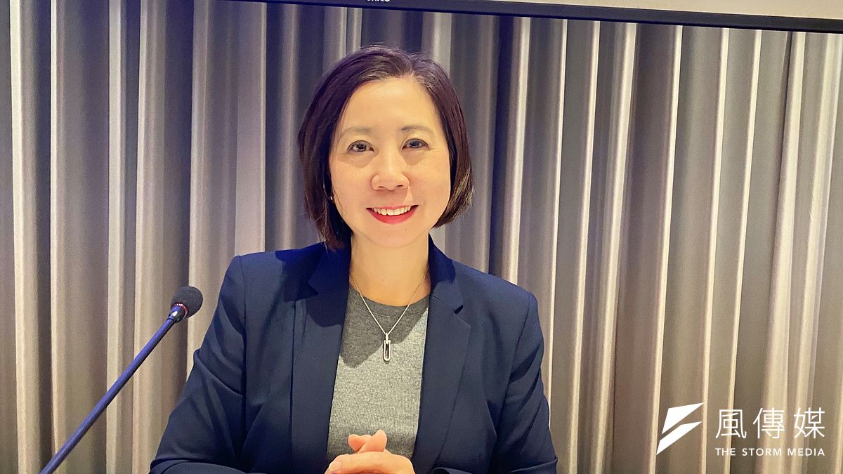 中信金控總經理高麗雪19日在法說會上表示,美國降息對中信銀行的影響不是負面,反而是正面。(陳怡慈攝) 中信金控總經理高麗雪19日在法說會上表示,美國降息對中信銀行的影響不是負面,反而是正面。(陳怡慈攝)