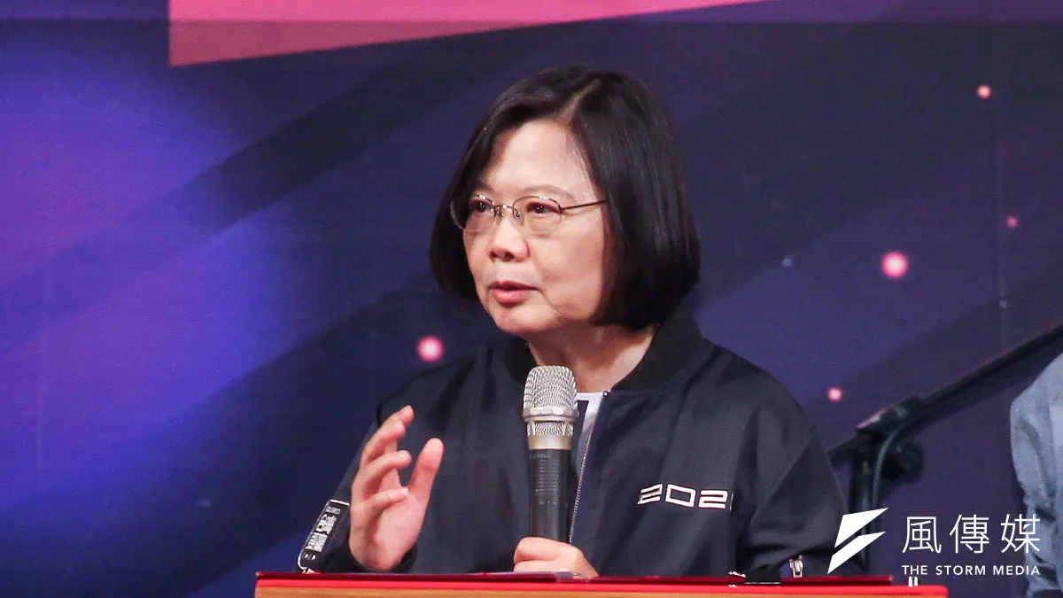 台北市長柯文哲受訪時指出,總統蔡英文(見圖)曾花百萬上網紅節目,英文競辦文宣群副執行長林鶴明18日發文駁斥。(資料照,蔡親傑攝) 台北市長柯文哲受訪時指出,總統蔡英文(見圖)曾花百萬上網紅節目,英文競辦文宣群副執行長林鶴明18日發文駁斥。(資料照,蔡親傑攝)