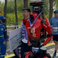 The 'Lightning' robot fielded by the Qitian Dasheng Honor team won the race with a time of 50 minutes and 26 seconds — a result that surpasses the human world record for the half-marathon distance. (CNR) The 'Lightning' robot fielded by the Qitian Dasheng Honor team won the race with a time of 50 minutes and 26 seconds — a result that surpasses the human world record for the half-marathon distance. (CNR)