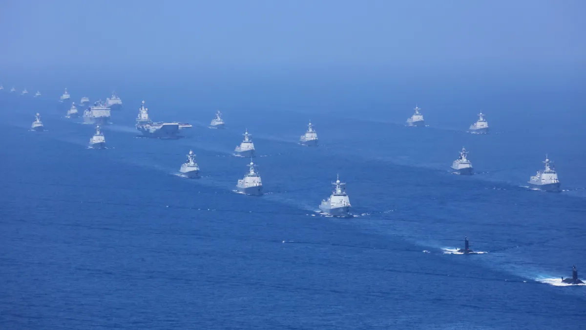 2018年4月12日上午,中共中央軍委在南海海域舉行海上閱兵(新華社)