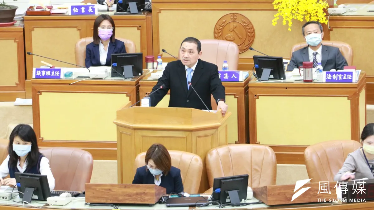 侯友宜表示,新北平均一位市民僅分配到8,842元,不到台北市人均18,137元的一半,分配上不公平。(圖/李梅瑛)