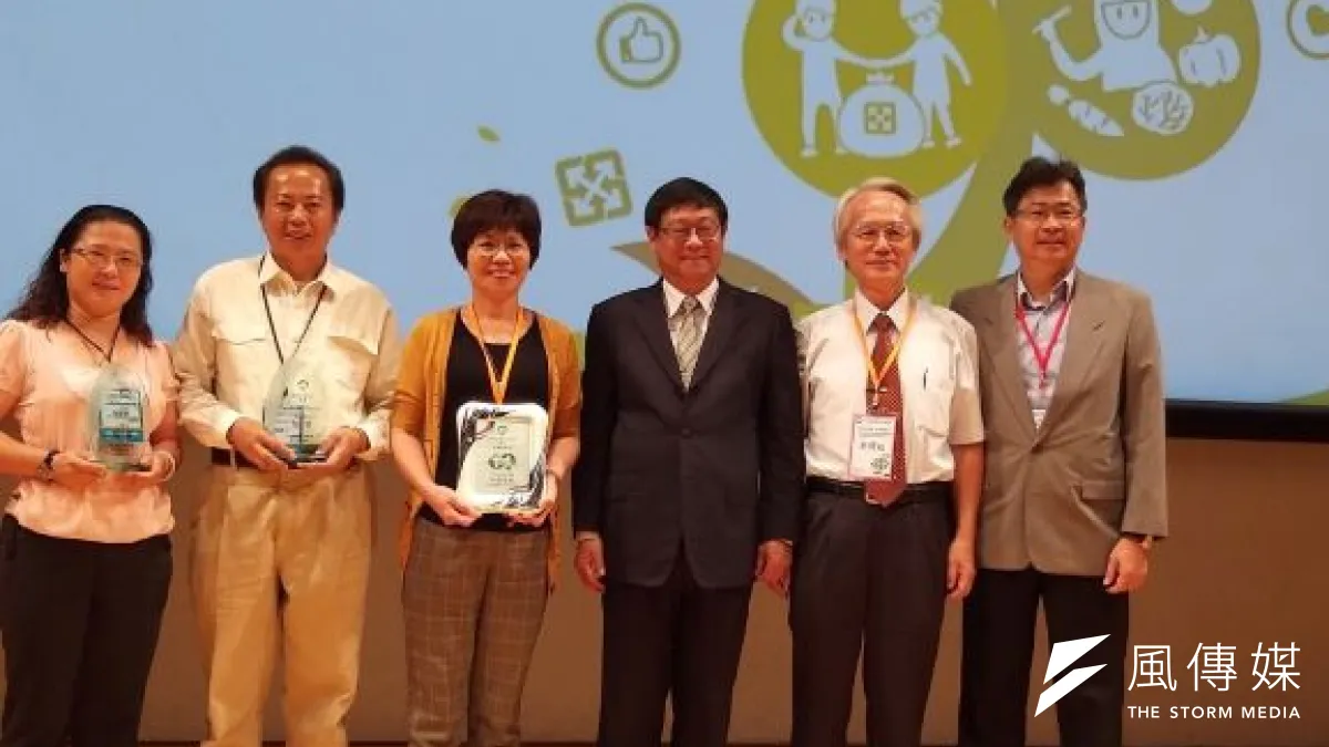 高市銀級認證及清潔考核特優大合照。(圖/徐炳文攝)