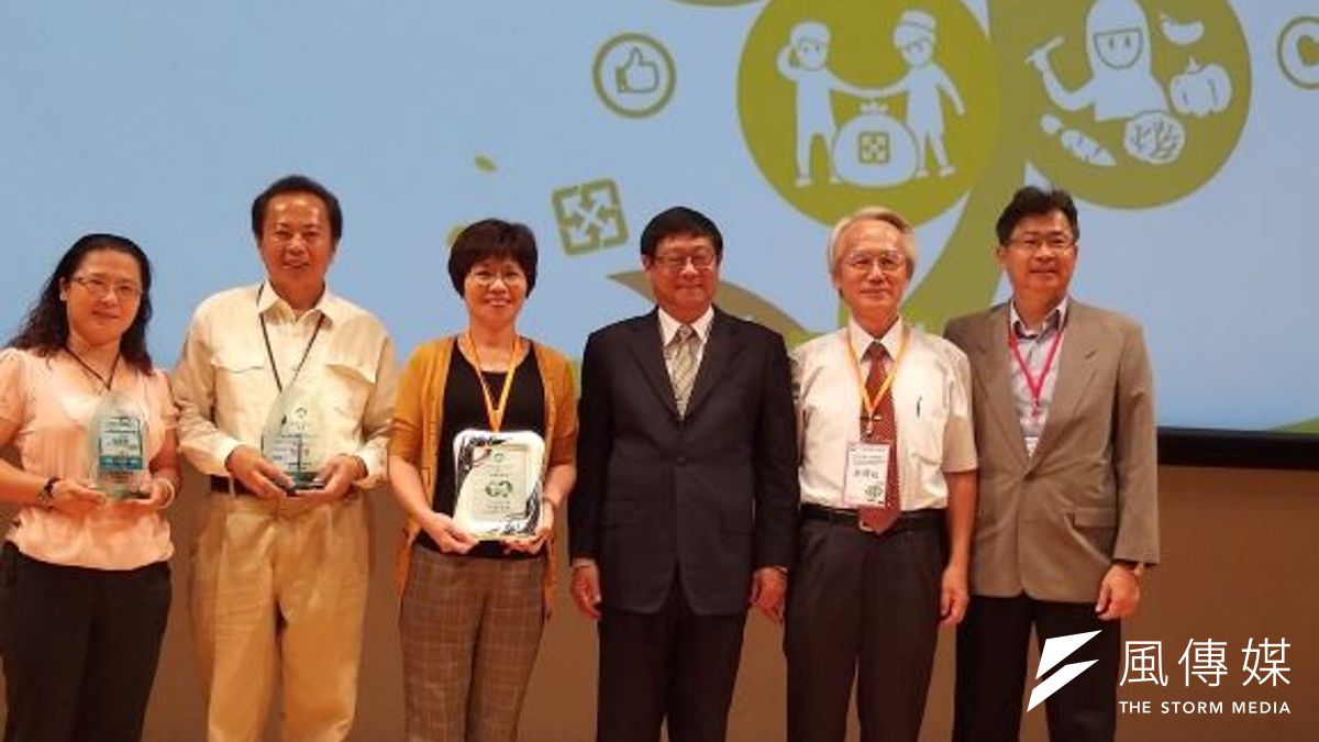 高市銀級認證及清潔考核特優大合照。(圖/徐炳文攝) 高市銀級認證及清潔考核特優大合照。(圖/徐炳文攝)