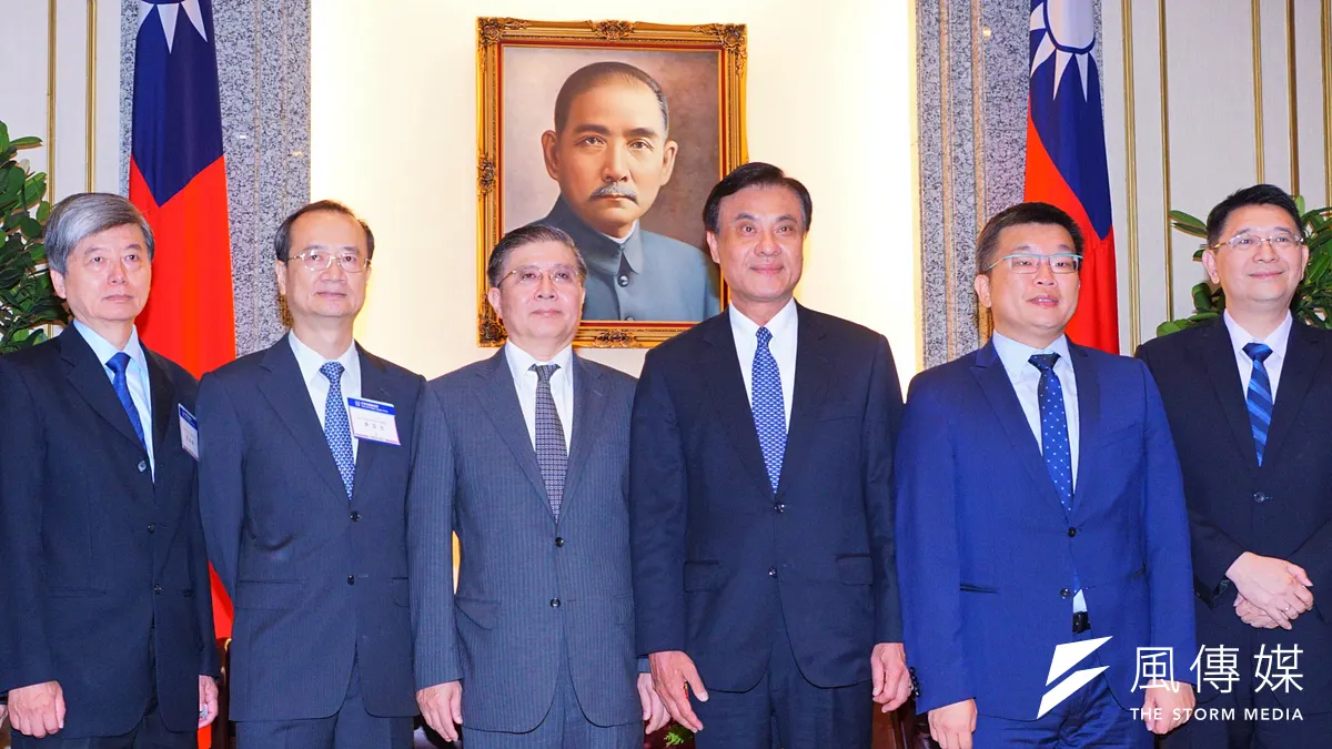 司法院長被提名人許宗力、副院長被提名人蔡烱燉在總統府祕書長林碧炤等陪同下,拜會立法院正副院長蘇嘉全及蔡其昌。(盧逸峰攝)