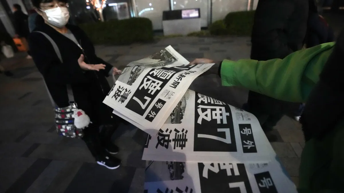 作者指出,讀者同時具有很多身分,但目前幾乎所有報紙僅凸顯「消費者」這個面向,因此各種廣告、影劇與消費……版面,無不具備。(示意圖/美聯社)