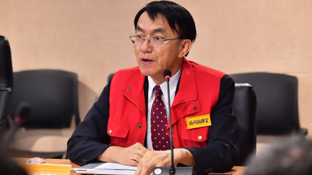 2026城鎮韌性演習首次辦理行動網路降速演練,行政院啟動跨部會應變中心,NCC主秘溫俊瑜擔任協同指指揮官。(行政院提供)
