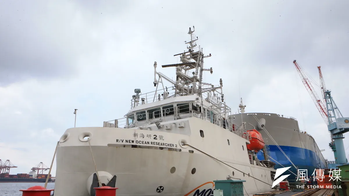 高雄港近期頻繁出現一艘名為「新海研二號」的船隻,為台船打造海洋研究船。(圖/徐炳文攝) 高雄港近期頻繁出現一艘名為「新海研二號」的船隻,為台船打造海洋研究船。(圖/徐炳文攝)