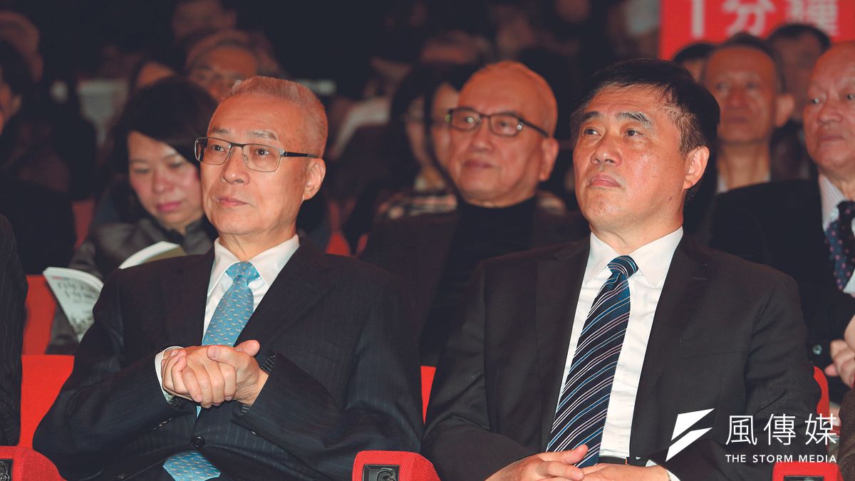 吳敦義(前左)正式上任,當天對岸卻未照往例發出賀電,郝龍斌(前右)登陸,有為吳試水溫的味道。(郭晉瑋攝) 吳敦義(前左)正式上任,當天對岸卻未照往例發出賀電,郝龍斌(前右)登陸,有為吳試水溫的味道。(郭晉瑋攝)