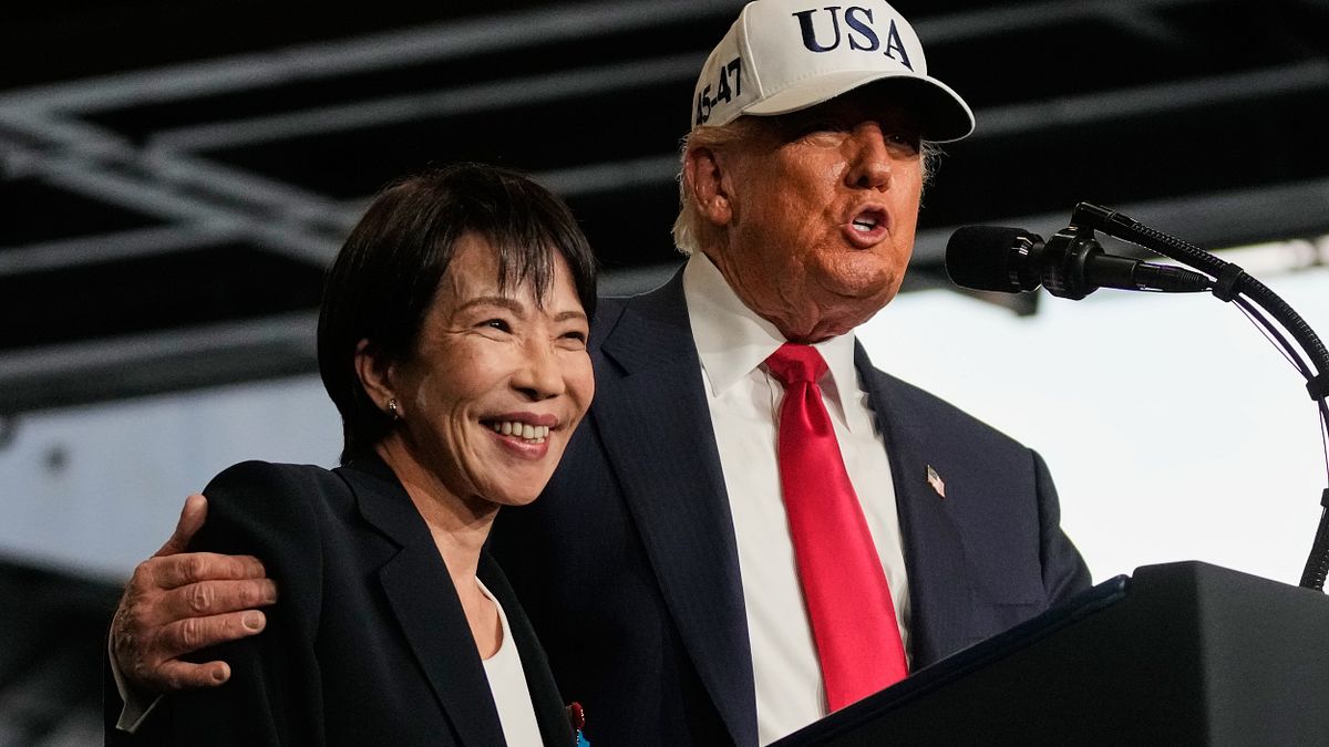 2025年10月28日、米国大統領のトランプ氏が空母「ジョージ・ワシントン」上で、高市早苗首相を「偉大な女性リーダー」と称賛した。(写真/AP通信) 2025年10月28日、米国大統領のトランプ氏が空母「ジョージ・ワシントン」上で、高市早苗首相を「偉大な女性リーダー」と称賛した。(写真/AP通信)