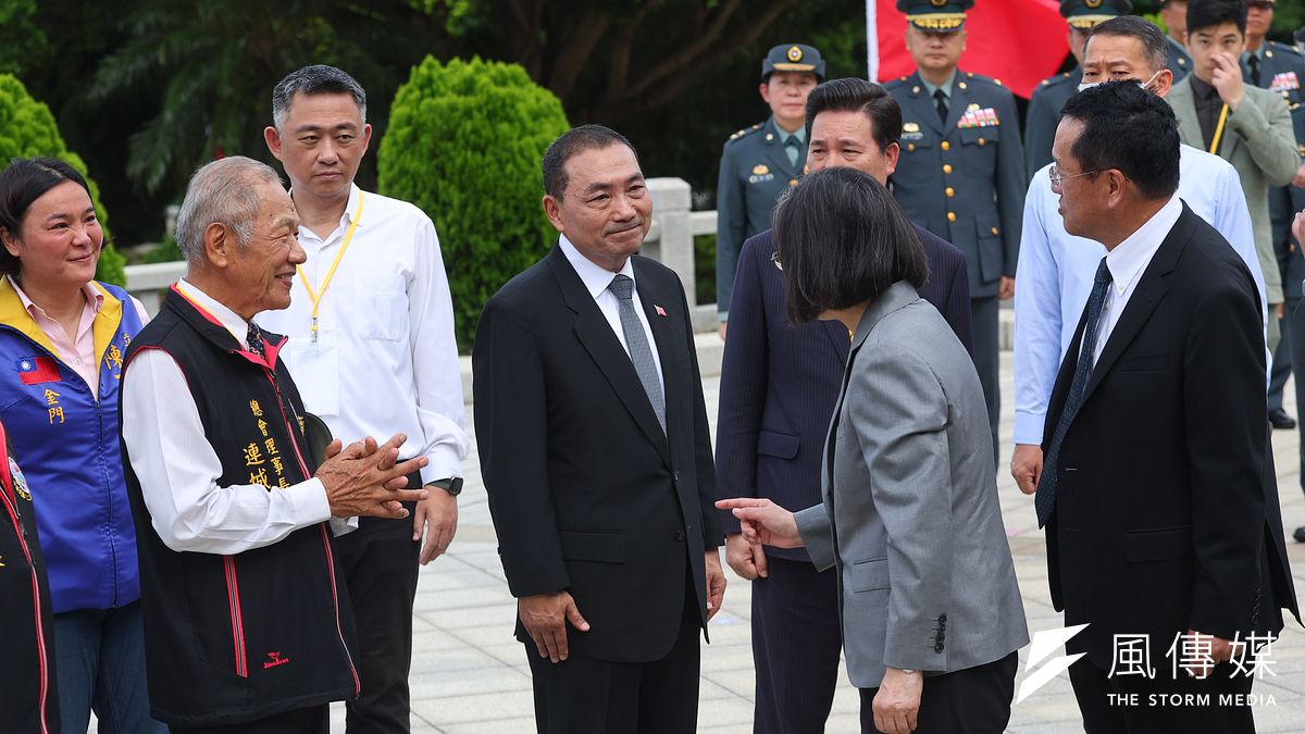 總統蔡英文、新北市長侯友宜出席「八二三戰役勝利65週年紀念活動」。(顏麟宇攝) 總統蔡英文、新北市長侯友宜出席「八二三戰役勝利65週年紀念活動」。(顏麟宇攝)