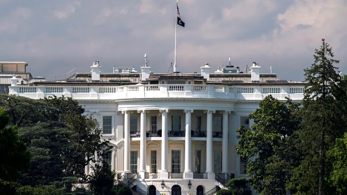 美國參議院外交委員會通過「2022臺灣政策法(Taiwan Policy Act of 2022)」草案,但距離總統簽署還有漫漫長路。(美聯社)