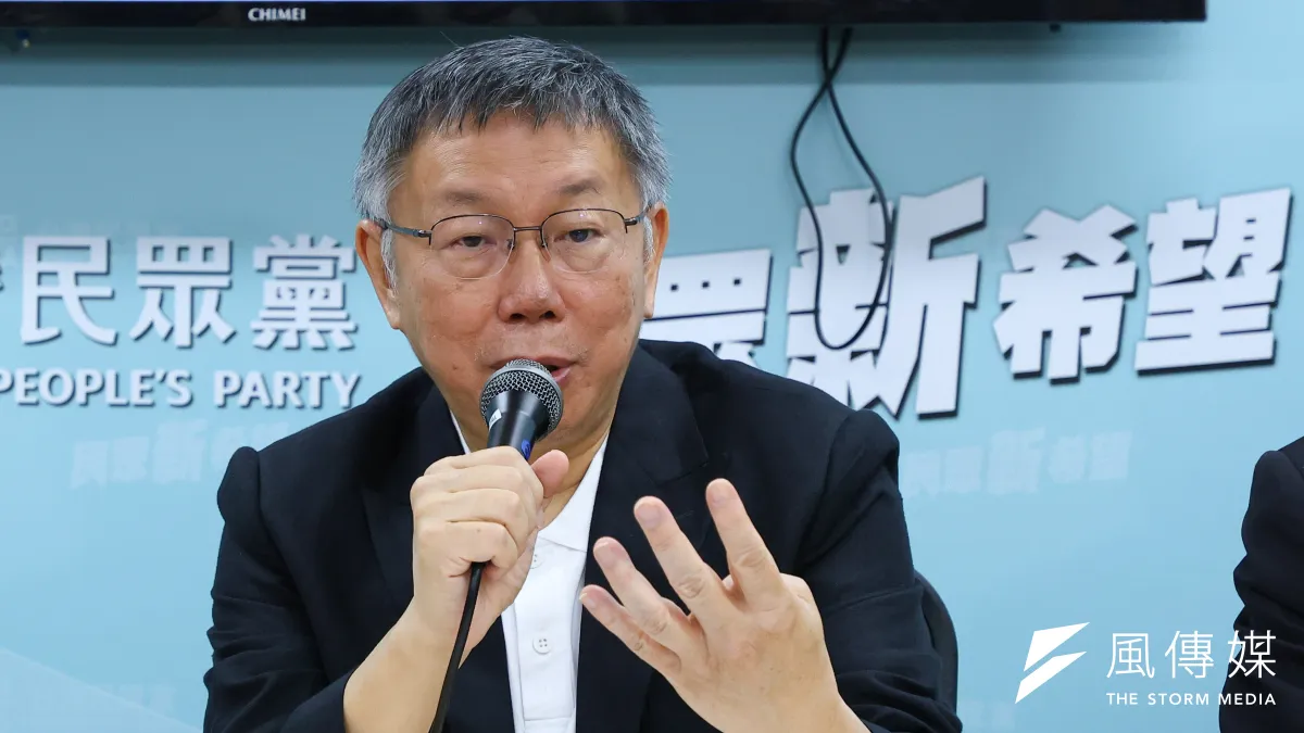 民眾黨主席柯文哲13日出席「民眾黨第三方舉報平台」上線記者會,並在會後接受媒體聯訪。(顏麟宇攝)