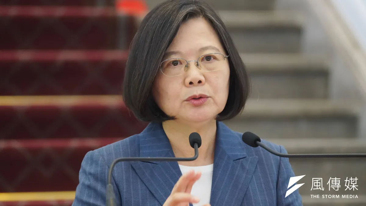 近日政壇爆發私菸案,加上台北市長柯文哲組黨,讓總統蔡英文(圖)的連任之路備受考驗。(資料照,盧逸峰攝)