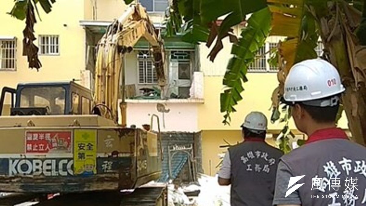 幸福川上游家戶進行強拆後巷違建並作污水接管,預計投入約6.16億元預算及完成21000戶接管。(圖/徐炳文攝) 幸福川上游家戶進行強拆後巷違建並作污水接管,預計投入約6.16億元預算及完成21000戶接管。(圖/徐炳文攝)