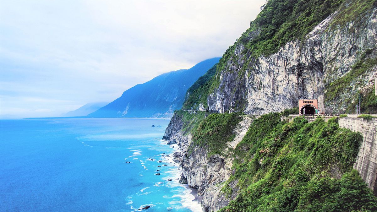 美記者訪台,認為「這地方」驚為天人,是台灣版的優勝美地!(圖/旅人Traveler@youtube) 美記者訪台,認為「這地方」驚為天人,是台灣版的優勝美地!(圖/旅人Traveler@youtube)