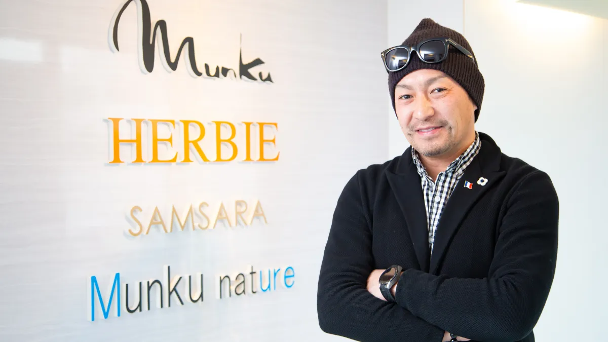 M&HS集團社長村山利憲希望透過綺麗製作所,傳遞日式的時尚美學精神。(圖/綺麗製作所提供)