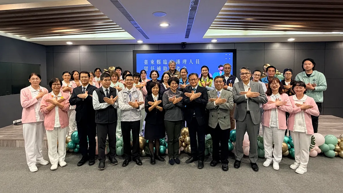 台東縣長饒慶鈴宣布,自115年元月啟動醫院第一線臨床護理人員留任獎勵,每月可增加3,000元津貼。(圖/臺東縣政府提供) 台東縣長饒慶鈴宣布,自115年元月啟動醫院第一線臨床護理人員留任獎勵,每月可增加3,000元津貼。(圖/臺東縣政府提供)