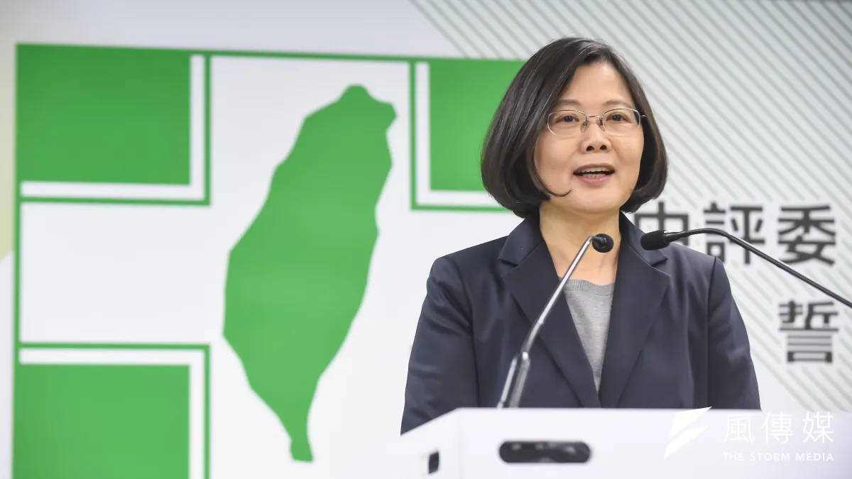 總統蔡英文決定續兼民進黨黨主席,因為若不如此,未必能扮演協調民進黨與行政院的角色。(台北市攝影記者聯誼會提供)