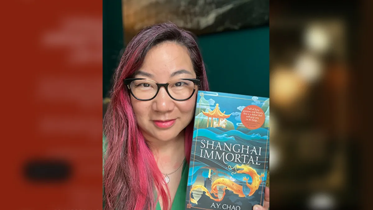 作者余安利,筆名A. Y. Chao ,創作小說-Shanghai immortal。獲得加拿大國家藝術學院的奇幻小說比賽首獎,被出版商喻為東方版的哈利波特。