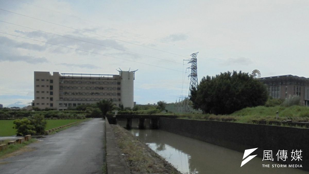 水利局從上游端田中路至下游端大學西路辦理清疏作業施工後。(圖/徐炳文攝) 水利局從上游端田中路至下游端大學西路辦理清疏作業施工後。(圖/徐炳文攝)