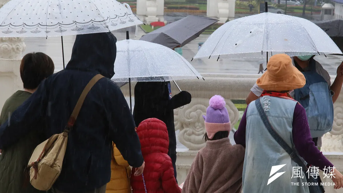 氣象署表示,周末20日鋒面通過後東北季風增強,北部及東北部溫度開始下降,下周台灣各地都會非常寒冷。(資料照/柯承惠攝)
