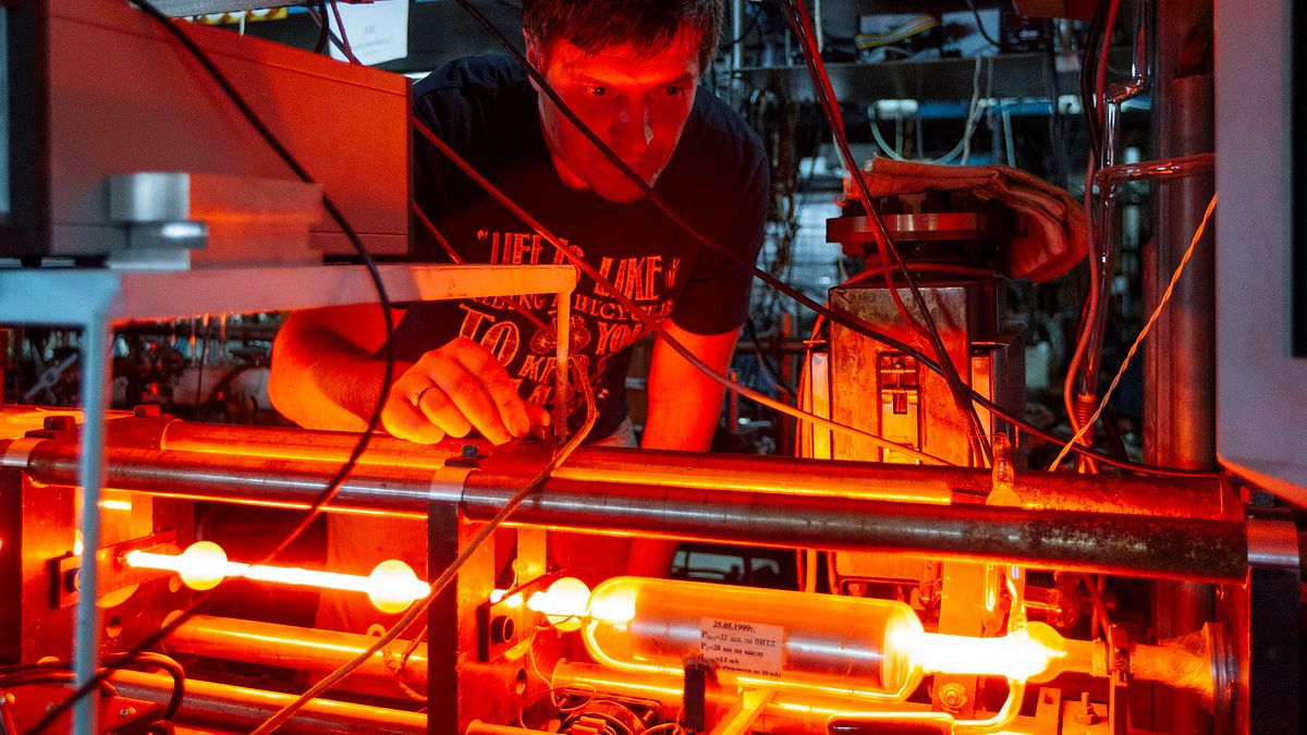 俄國科學家慘遭俄國受西方制裁連累。(美聯社) 俄國科學家慘遭俄國受西方制裁連累。(美聯社)