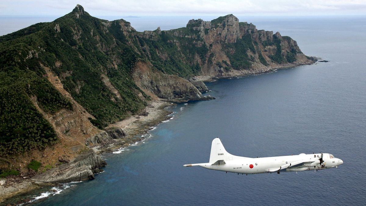 日本海上自衛隊偵察機飛越釣魚台(美聯社) 日本海上自衛隊偵察機飛越釣魚台(美聯社)