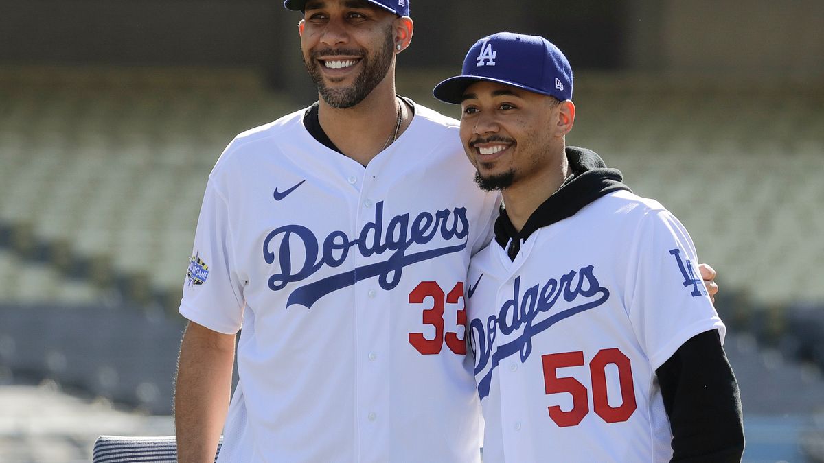 貝茲與普萊斯今日一同穿著道奇球衣亮相。(美聯社) 貝茲與普萊斯今日一同穿著道奇球衣亮相。(美聯社)