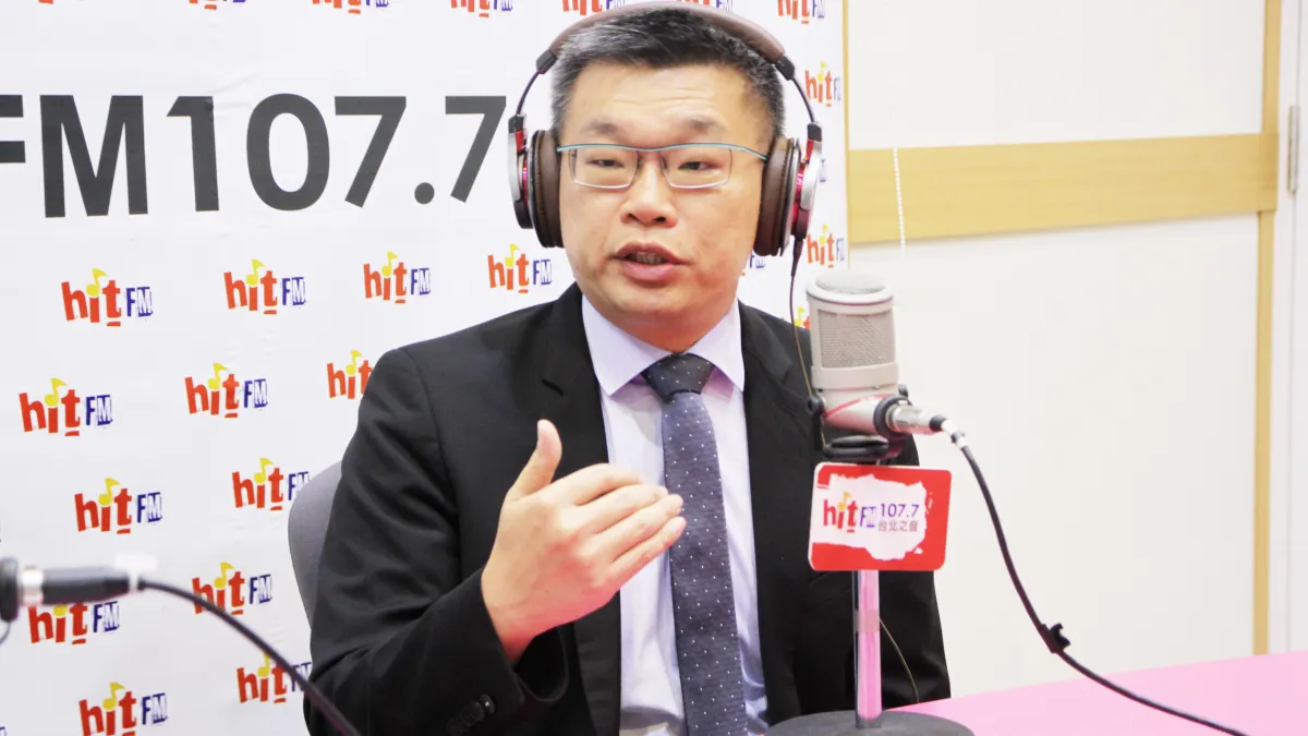 民進黨內隸屬新系的立法院副院長蔡其昌5日接受《蔻蔻草餐》廣播專訪表示,民進黨在同一條船上,這條船沉了,「沒有一個派系可以下得了船」。(Hit Fm《蔻蔻早餐》製作單位提供)
