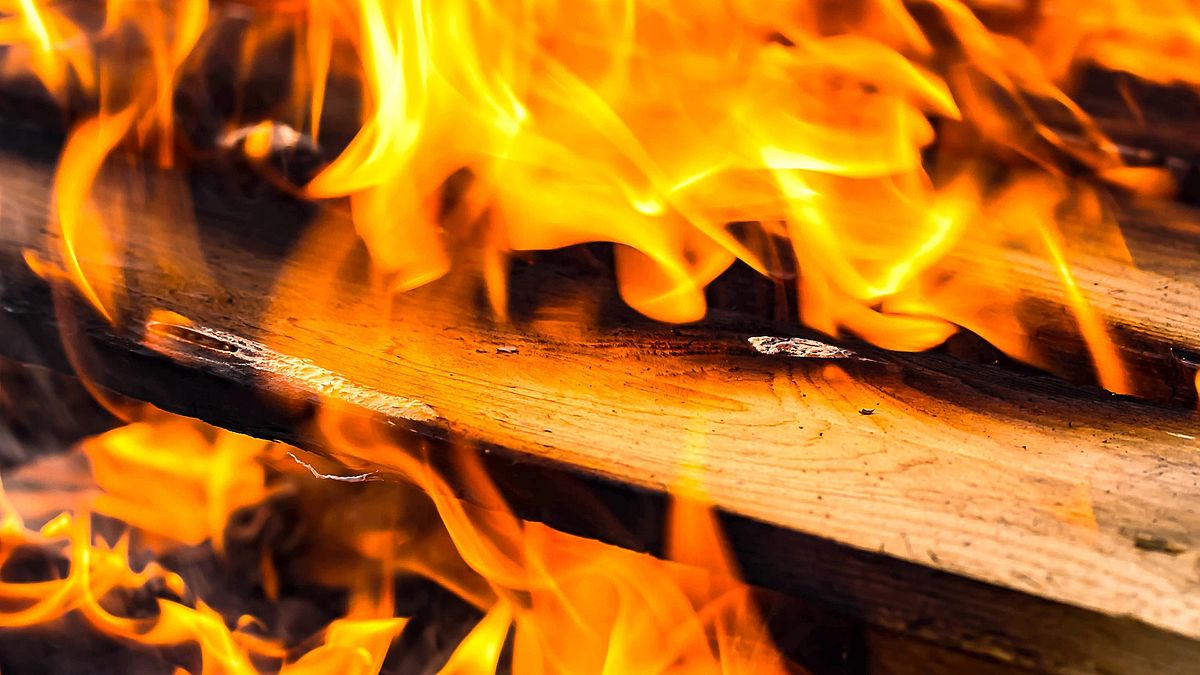 據現場民眾表示,昨晚疑為屋主的兒子與家人發生口角,情緒不滿縱火。(示意圖/pixabay) 據現場民眾表示,昨晚疑為屋主的兒子與家人發生口角,情緒不滿縱火。(示意圖/pixabay)