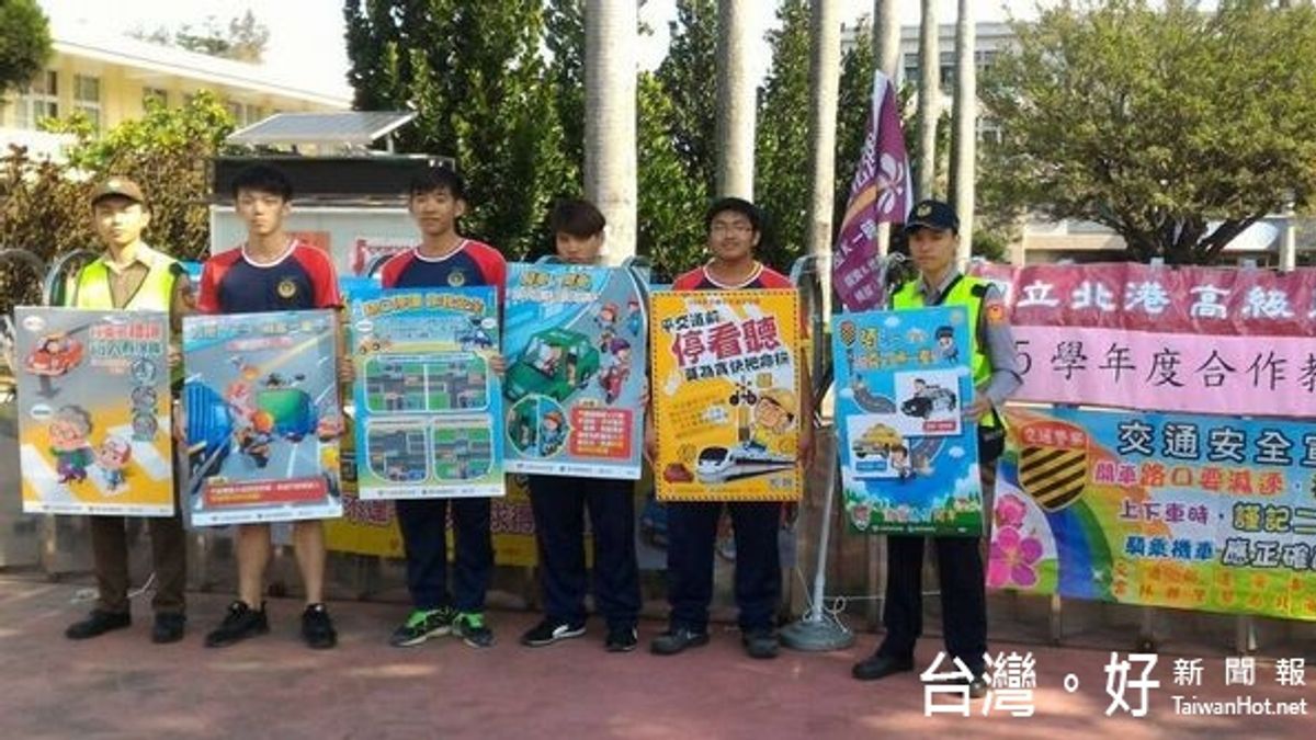 北港農工合作盃路跑 結合警方設攤傳達反毒觀念 北港農工合作盃路跑 結合警方設攤傳達反毒觀念