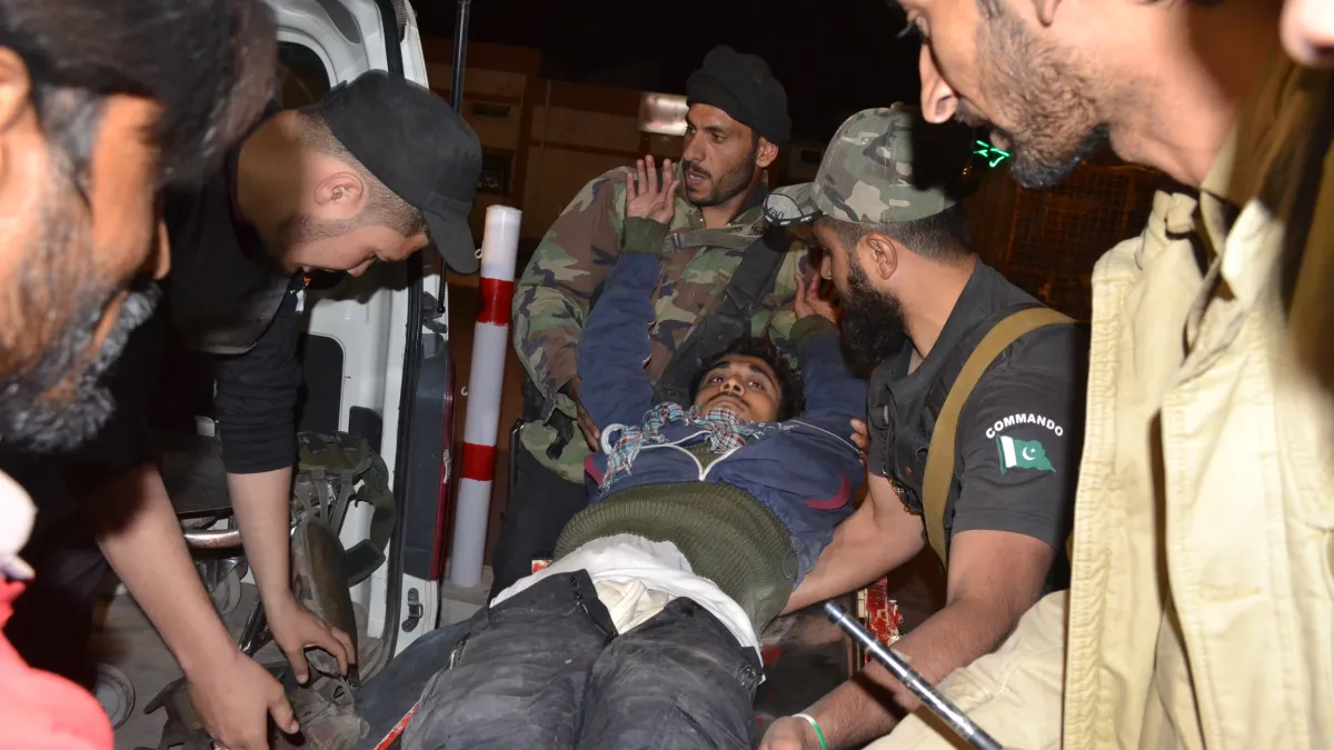 巴基斯坦24日爆發恐怖攻擊,槍手闖入奎塔(Quetta)一座警察學校大開殺戒(AP)