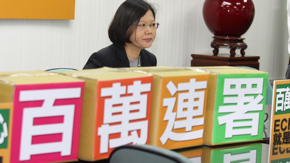 2009年時任民進黨主席的蔡英文發動ECFA公投連署。(資料照,林旻萱攝) 2009年時任民進黨主席的蔡英文發動ECFA公投連署。(資料照,林旻萱攝)