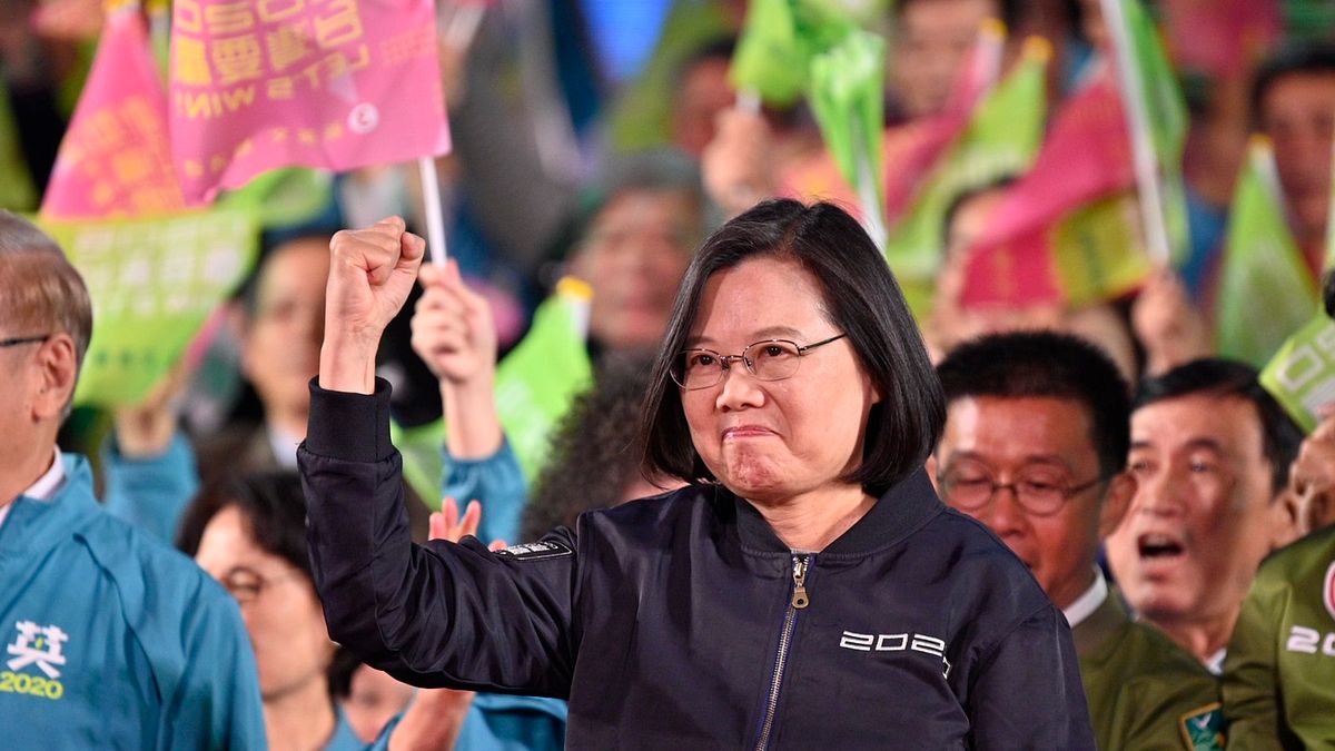 前立委孫大千認為,蔡政府若一直迷信總統大選時獲得的817萬票,可能很快會從神壇跌落到人間。(資料照,蔡英文高雄競選總部提供) 前立委孫大千認為,蔡政府若一直迷信總統大選時獲得的817萬票,可能很快會從神壇跌落到人間。(資料照,蔡英文高雄競選總部提供)