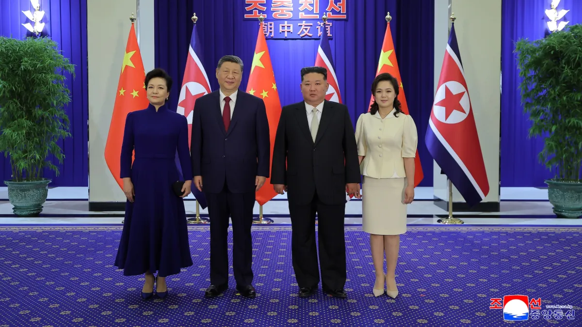 中國國家主席習近平8日在平壤和北韓領導人金正恩會晤。(美聯社)