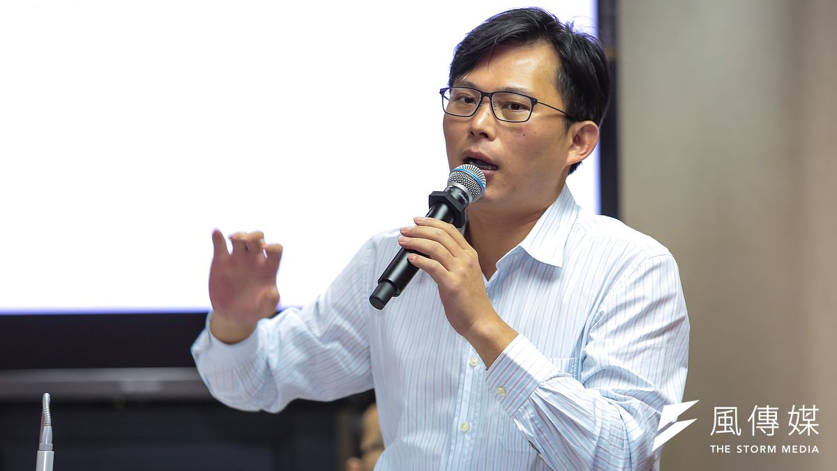 針對永豐金違法超貸案,時代力量立委黃國昌26日於臉書貼出公文指控,金管會早就在2014年查出永豐金涉嫌違法超貸問題,並痛批當時的金管會官員,包括主委曾銘宗、銀行局局長詹庭禎、以及檢查局局長王儷娟是「刻意當睜眼瞎子嗎?」(資料照,顏麟宇攝) 針對永豐金違法超貸案,時代力量立委黃國昌26日於臉書貼出公文指控,金管會早就在2014年查出永豐金涉嫌違法超貸問題,並痛批當時的金管會官員,包括主委曾銘宗、銀行局局長詹庭禎、以及檢查局局長王儷娟是「刻意當睜眼瞎子嗎?」(資料照,顏麟宇攝)