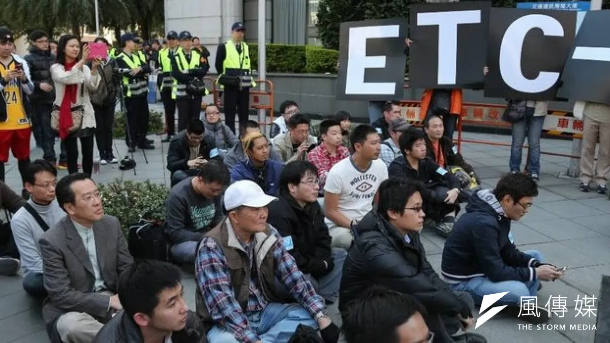 不滿遠通電收的態度,反eTag復仇者聯盟25日下午到交通部抗爭。(余志偉攝)