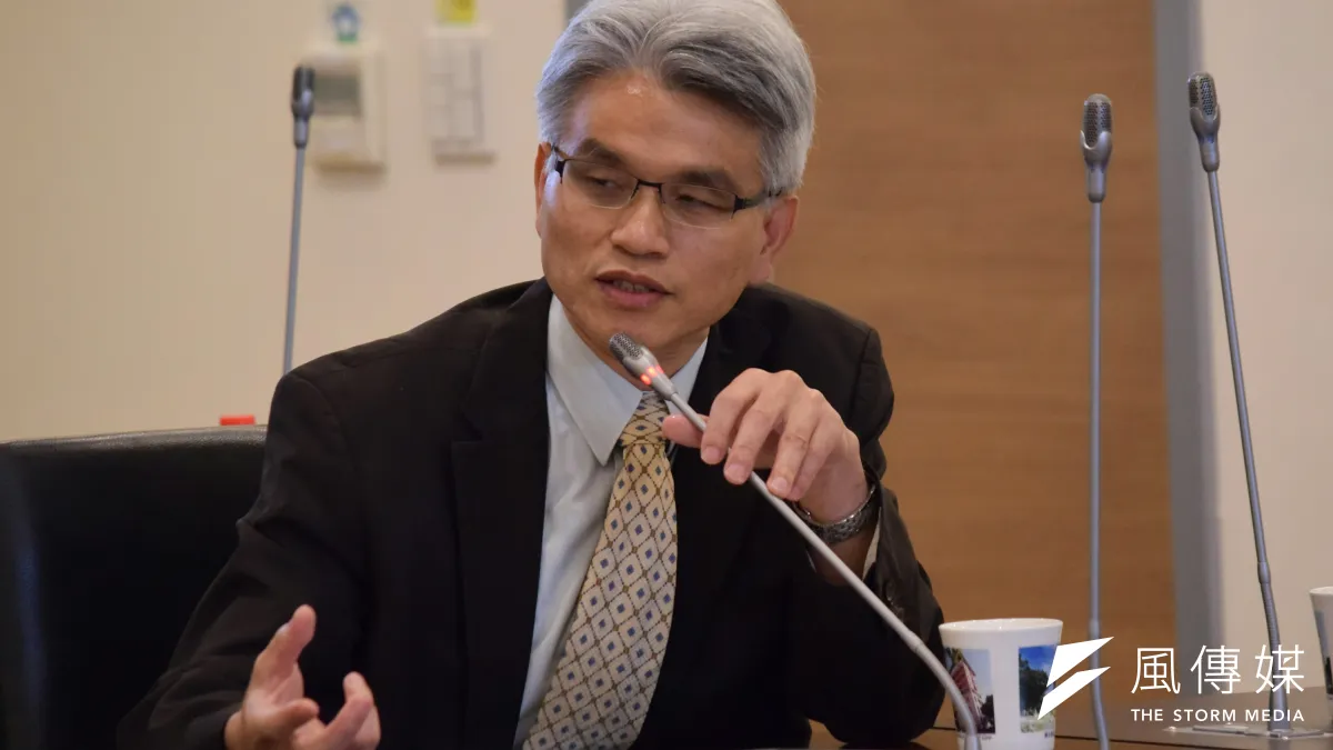 立法院全院委員會20日針對考試院人事同意權案舉行公聽會,中央大學法律與政府研究所長陳英鈐發言表示,「黨職併公職」是考試院嚴重失職,大法官早已3次指出違憲。(資料照,陳伯聖攝)