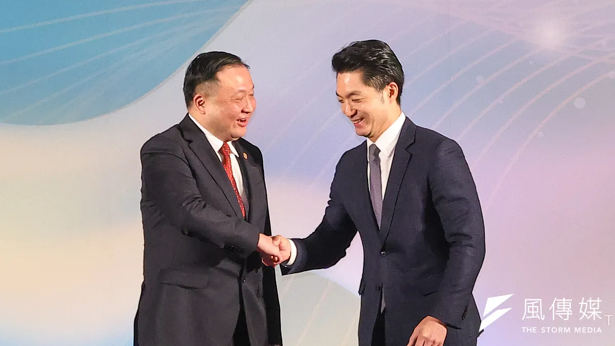 台北市長蔣萬安(右)、上海市副市長華源(左)12月16日出席雙城論壇台北市政府歡迎晚宴。(資料照,顏麟宇攝) 台北市長蔣萬安(右)、上海市副市長華源(左)12月16日出席雙城論壇台北市政府歡迎晚宴。(資料照,顏麟宇攝)