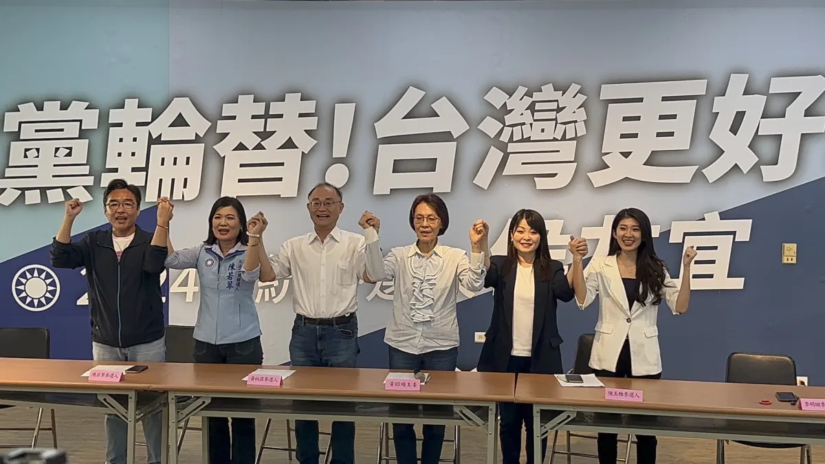 國民黨高市黨部主委黃昭順及立委參選人曹桓榮、陳若翠、黃柏霖、陳美雅、李明璇重申團結堅定唯一支持侯友宜。(圖/國民黨高市黨部提供)