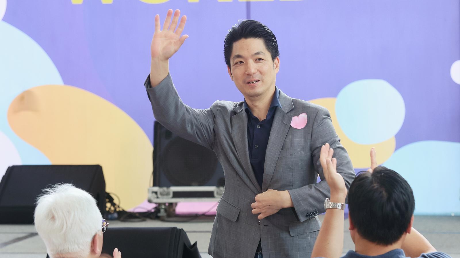 蔣萬安稱「白海豚沒陸警」不放颱風假 吳思瑤轟洗巴威記憶:以為市民都失憶?