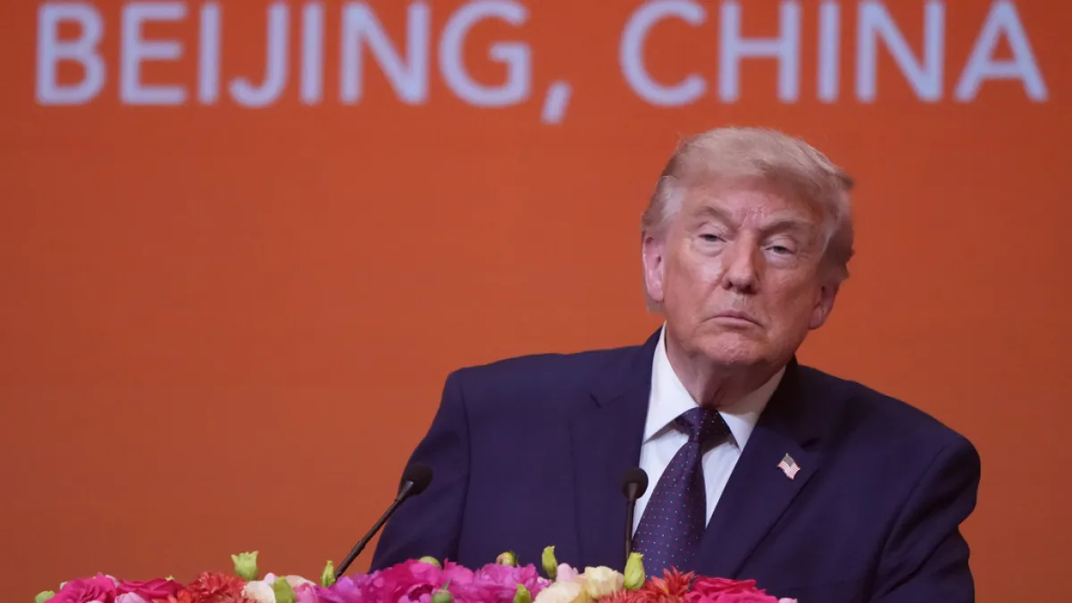 夕食会でスピーチを行うトランプ米大統領。(AP通信)