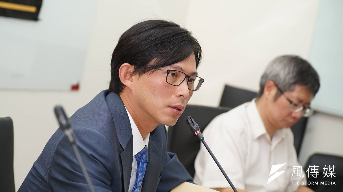 時代力量昨日晚間發布新聞稿表示,正草擬「時代力量總統候選人提名辦法」,並以徵召立委黃國昌(見圖)為優先考量選項之一。(資料照,盧逸峰攝) 時代力量昨日晚間發布新聞稿表示,正草擬「時代力量總統候選人提名辦法」,並以徵召立委黃國昌(見圖)為優先考量選項之一。(資料照,盧逸峰攝)