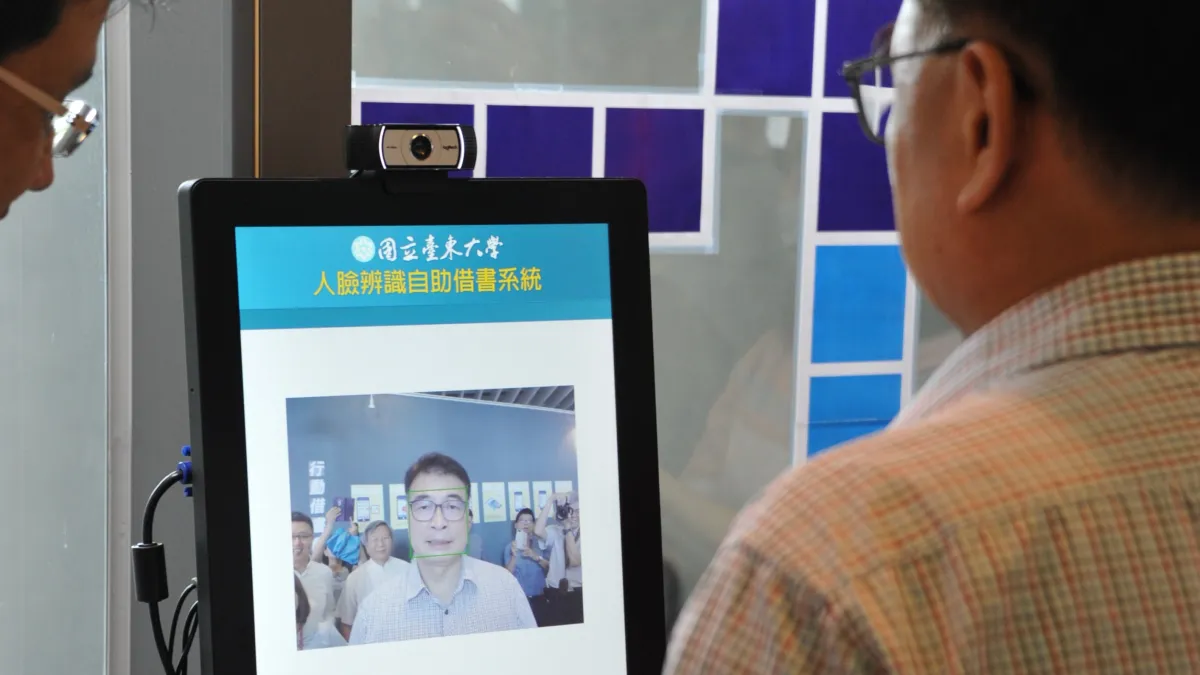 國立臺東大學圖書資訊館獨步全台首創的「人臉辨識借書服務」,讀者只要3秒鐘,即可完成人臉辨識自助借書,貼心迅速的科技服務,為台東大學再度寫下創新亮點行銷的新篇章。(圖/台東大學提供)
