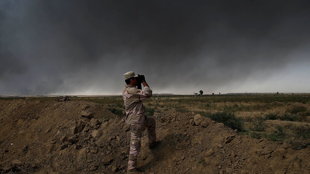 被伊斯蘭國佔領的摩蘇爾,戰爭不斷,空氣中瀰漫煙硝。(美聯社) 被伊斯蘭國佔領的摩蘇爾,戰爭不斷,空氣中瀰漫煙硝。(美聯社)